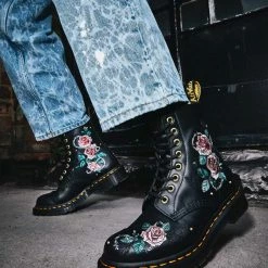 Dr Martens 1460 Vonda Chain 8 Eye Boot Vonda Black Nappa Floral 26980001